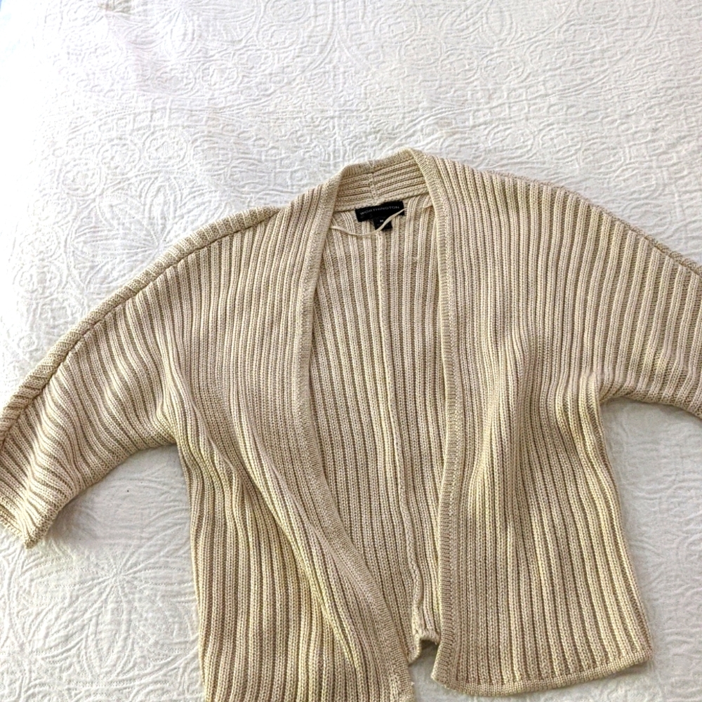 BUNDLE TO SAVE💲Beige Worthington Crop sleeve sweater Medium
